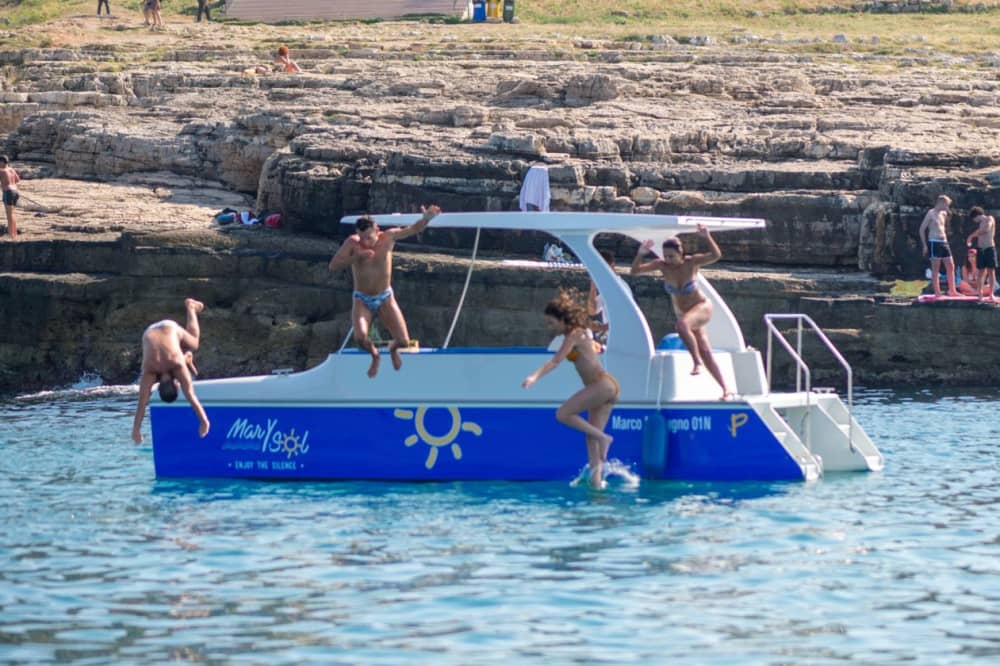 Serenità silenziosa e delizie culinarie: tour all-inclusive delle grotte di Polignano