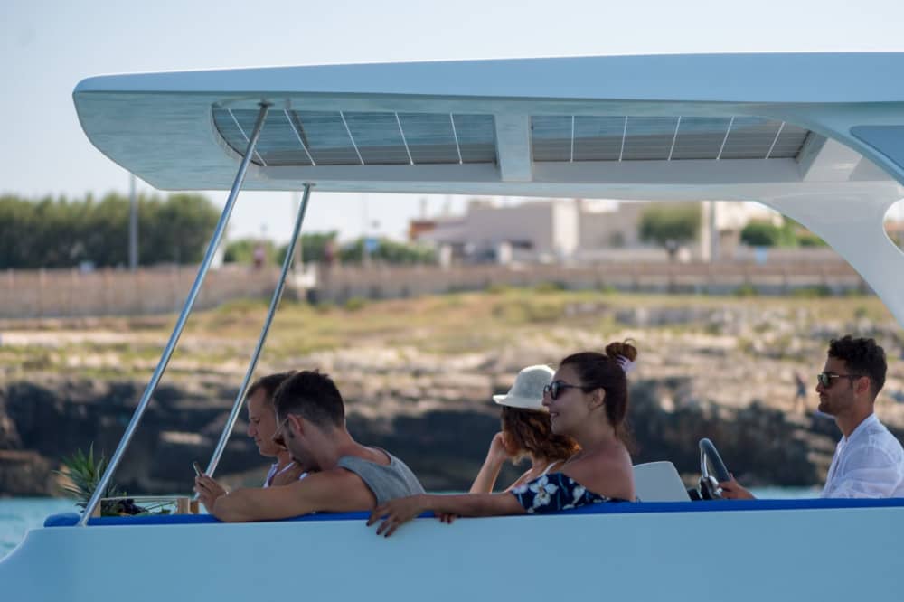 Silent Serenity: Tour in catamarano eco-elettrico lungo la costa di Polignano