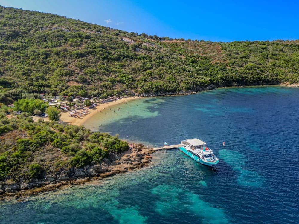 Excursion d'une journée sur l'île d'Ammouliani : beauté, plages et culture