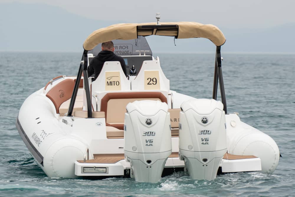 Gita privata in motoscafo intorno al porto di Skiathos.