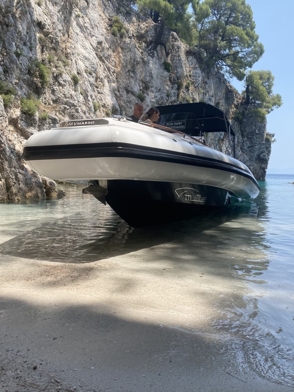 Gita privata in motoscafo intorno al porto di Skiathos.