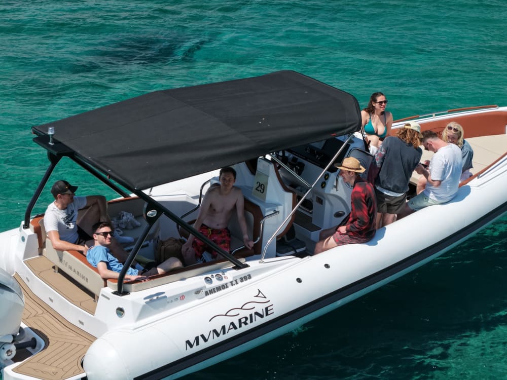 Gita privata in motoscafo intorno al porto di Skiathos.