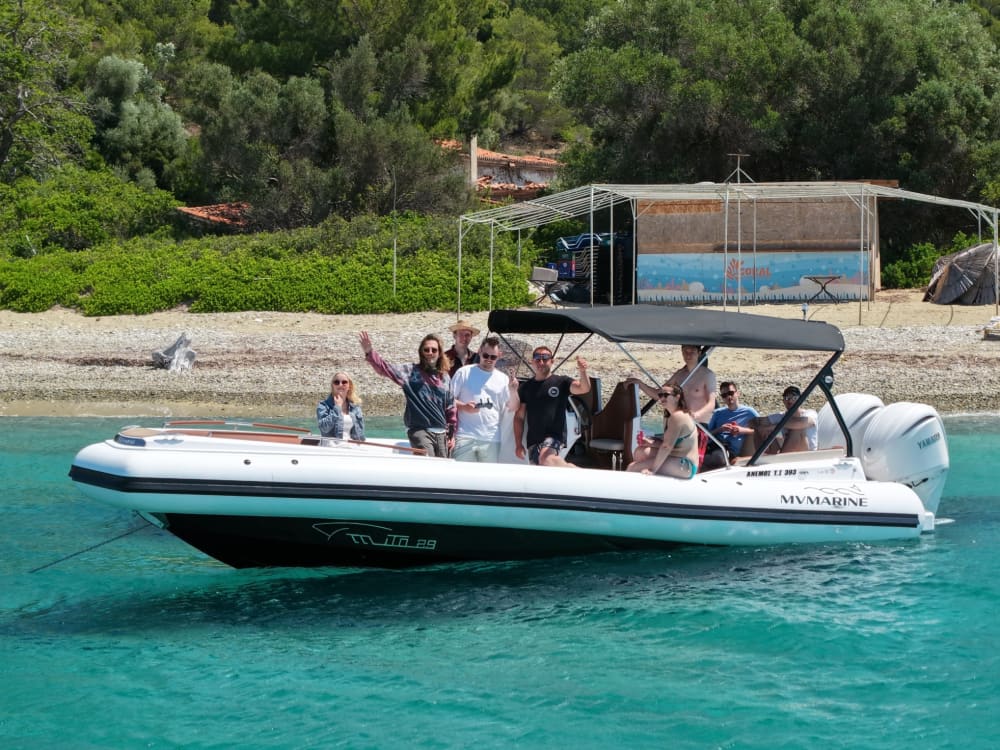 Gita privata in motoscafo intorno al porto di Skiathos.