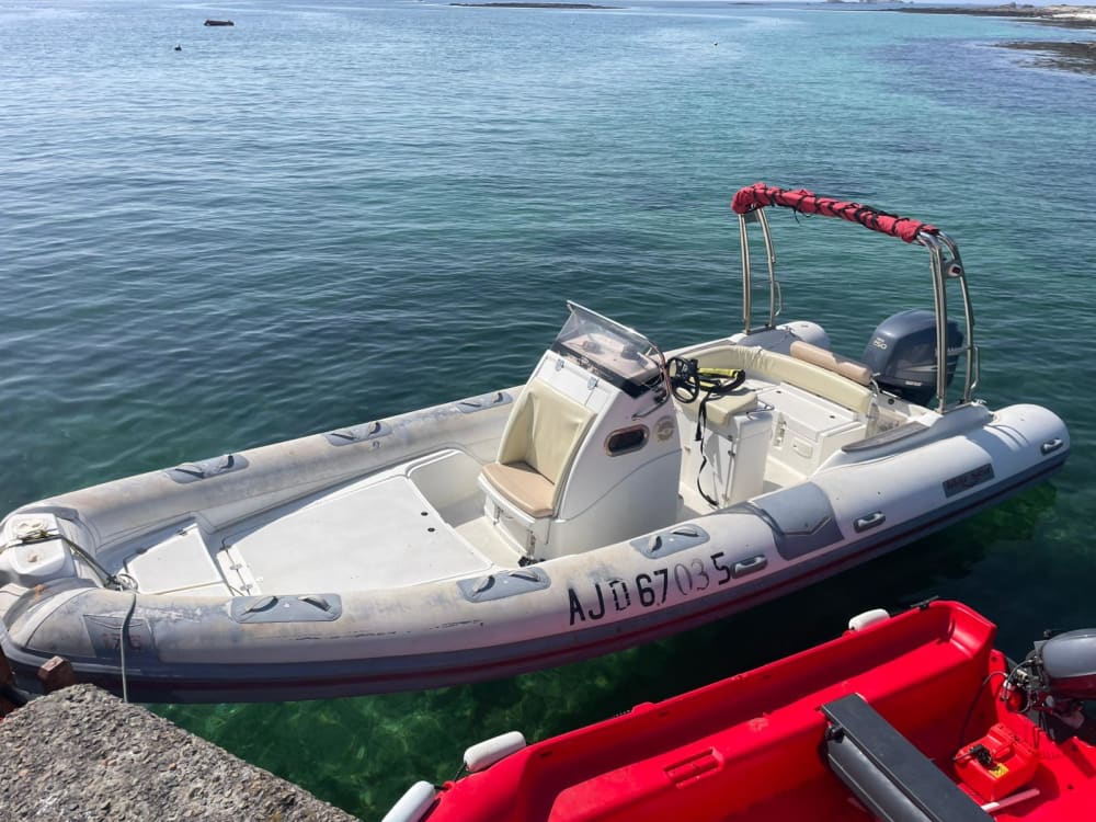 Profitez de chaque instant : une journée ensoleillée autour de Plobannalec-Lesconil à bord d'un bateau à moteur