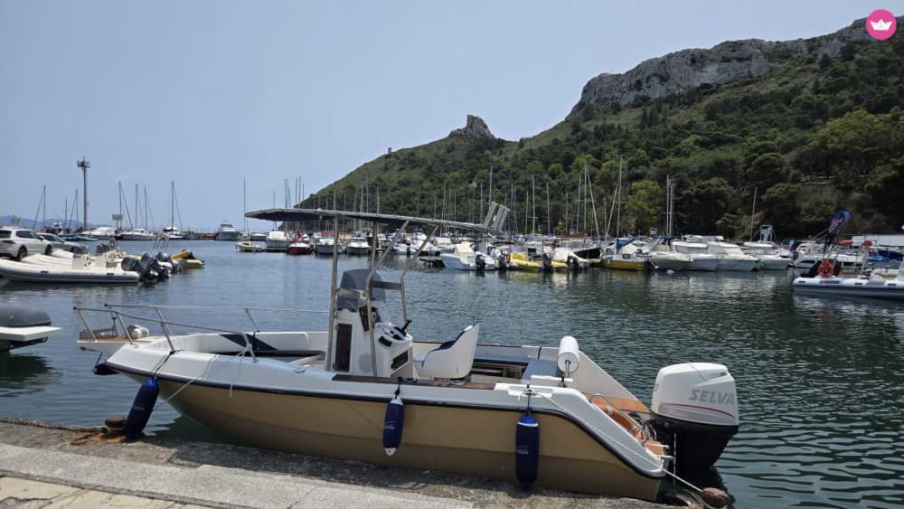 De pareltjes aan de kust van Cagliari: boot- en snorkeltocht Sella del Diavolo