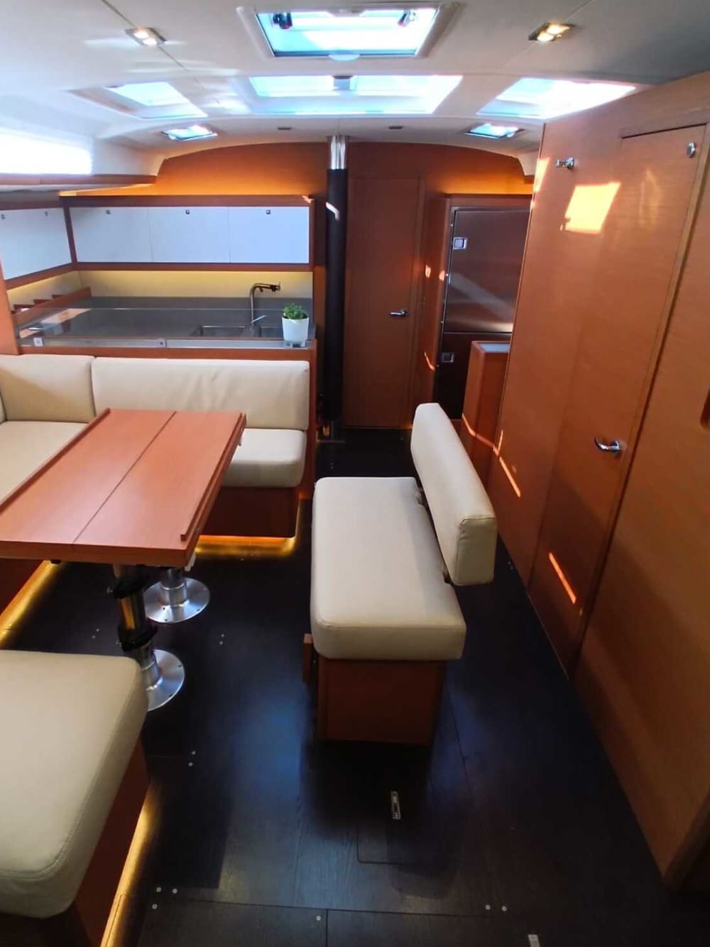 Sardisches Sternenlicht-Abendessen: Privates Yacht-Dinner auf TANO