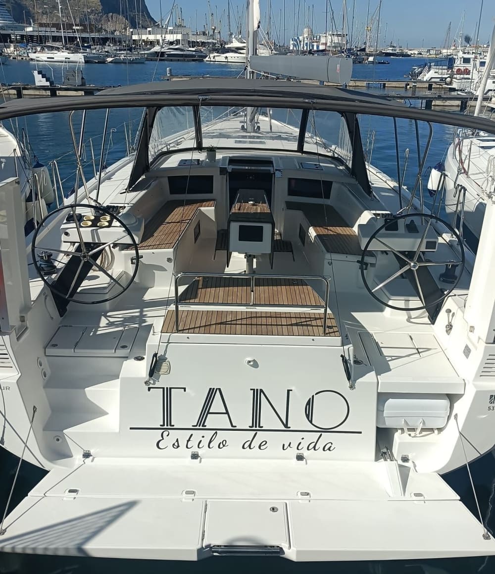 Sardisches Sternenlicht-Abendessen: Privates Yacht-Dinner auf TANO