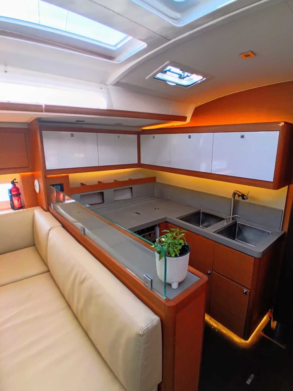 Sardiniens Juwel: Luxussegeln in La Maddalena auf TANO