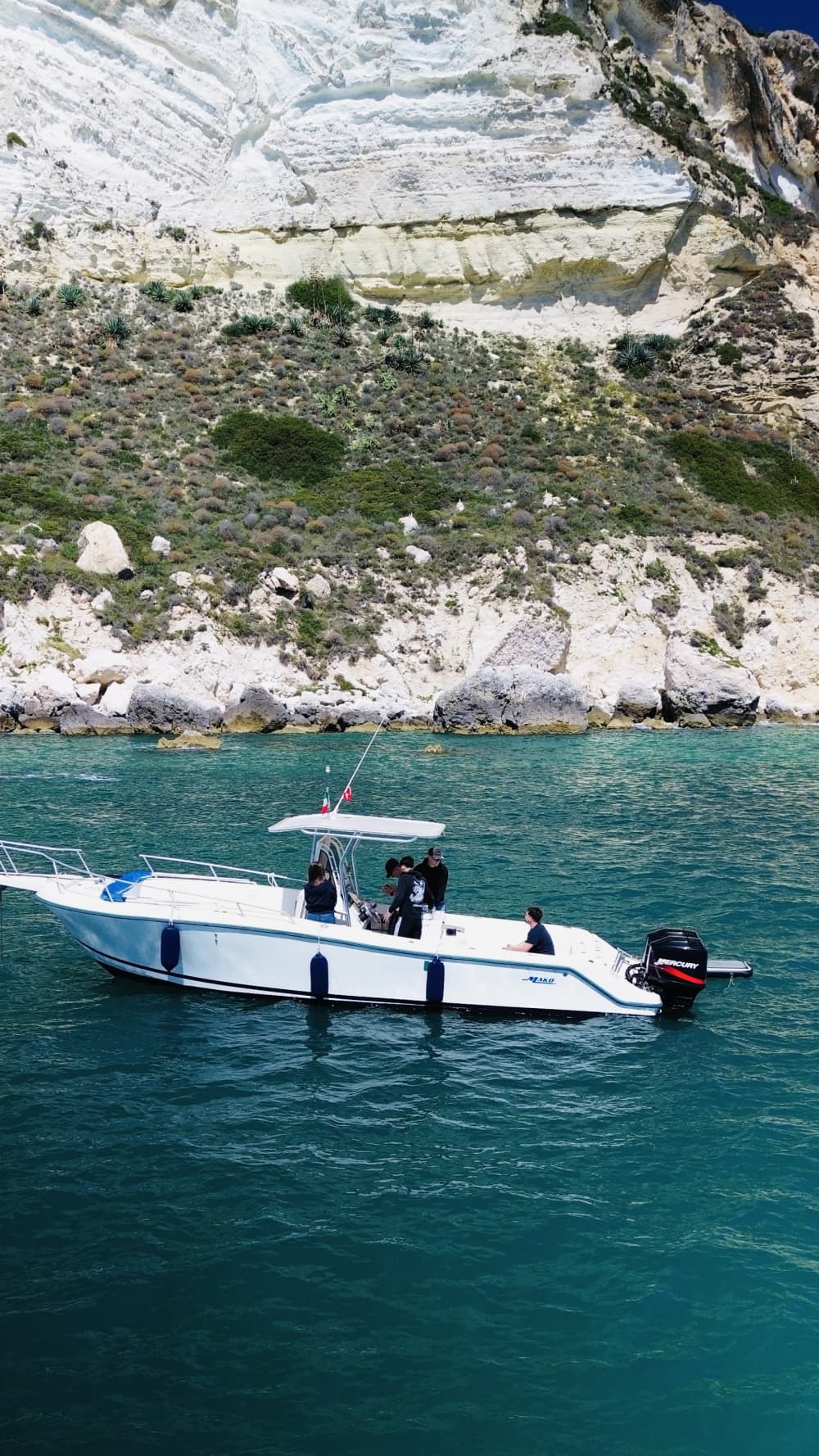 Da Cagliari al Poetto in barca: spiagge, calette e divertimento acquatico