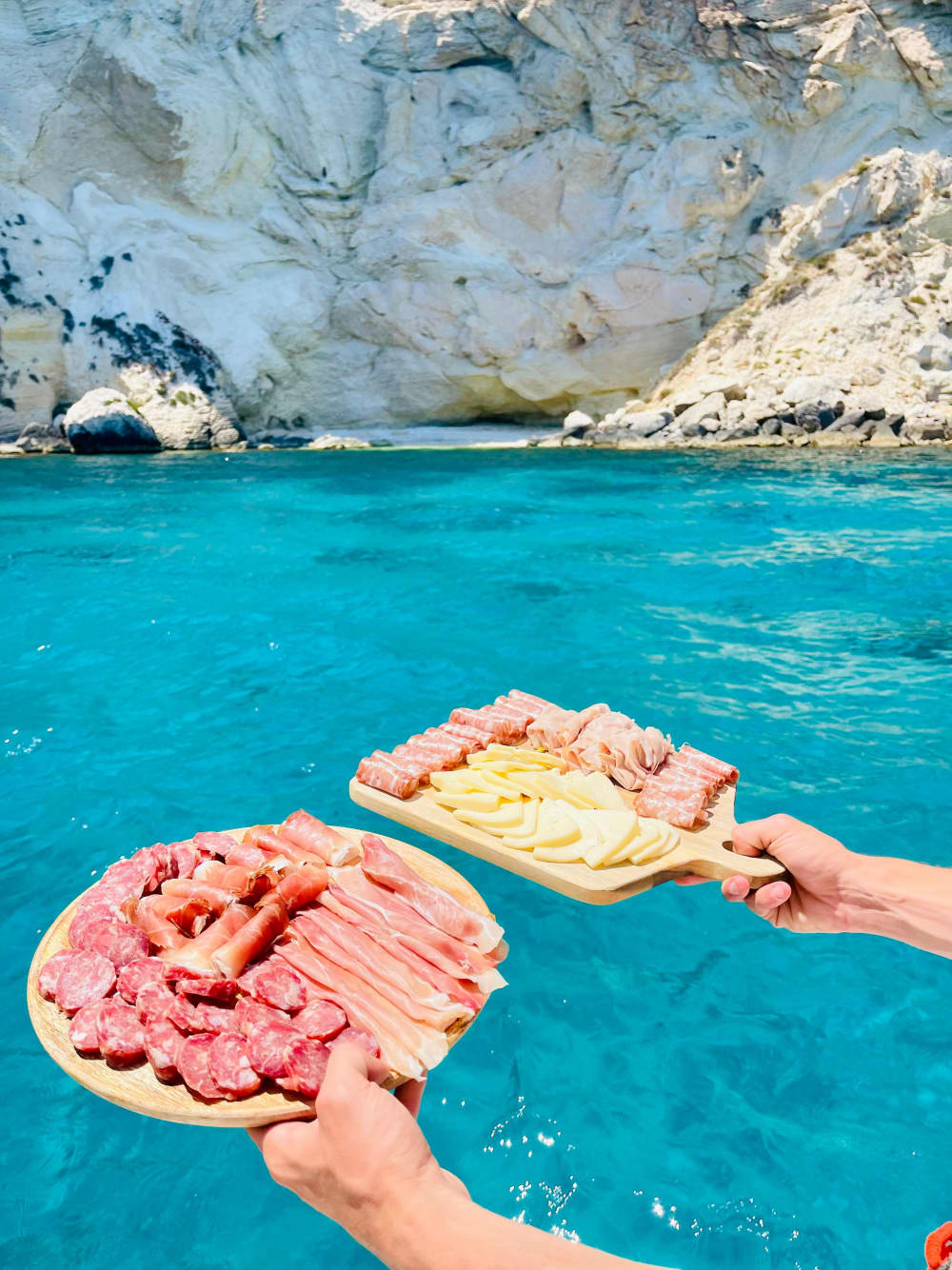 Da Cagliari al Poetto in barca: spiagge, calette e divertimento acquatico