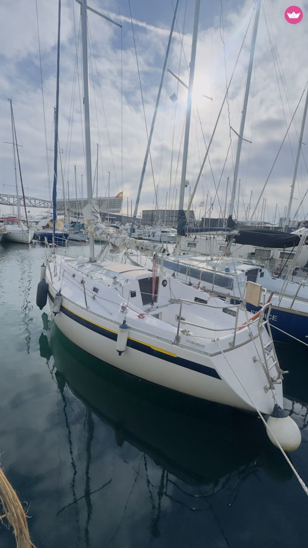Coucher de soleil sur les vagues – Une escapade nocturne en bord de mer