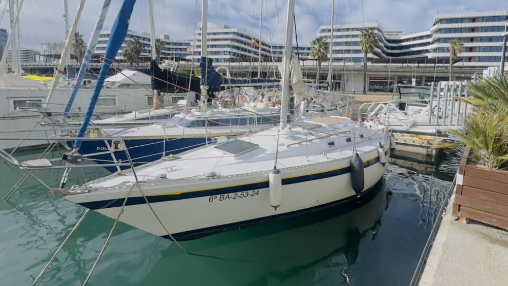 Coucher de soleil sur les vagues – Une escapade nocturne en bord de mer