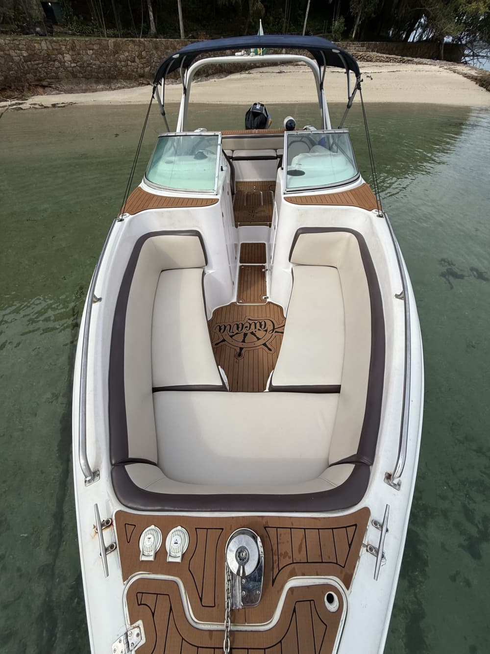 Geniet van de zon tijdens een boottocht van 6 uur in Angra dos Reis.