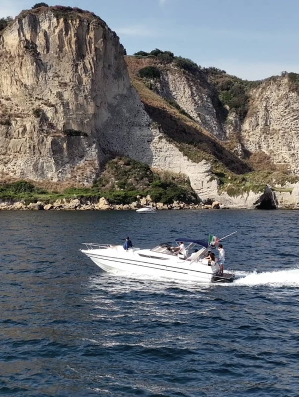 Capri em barco particular: sua escapada exclusiva para uma ilha