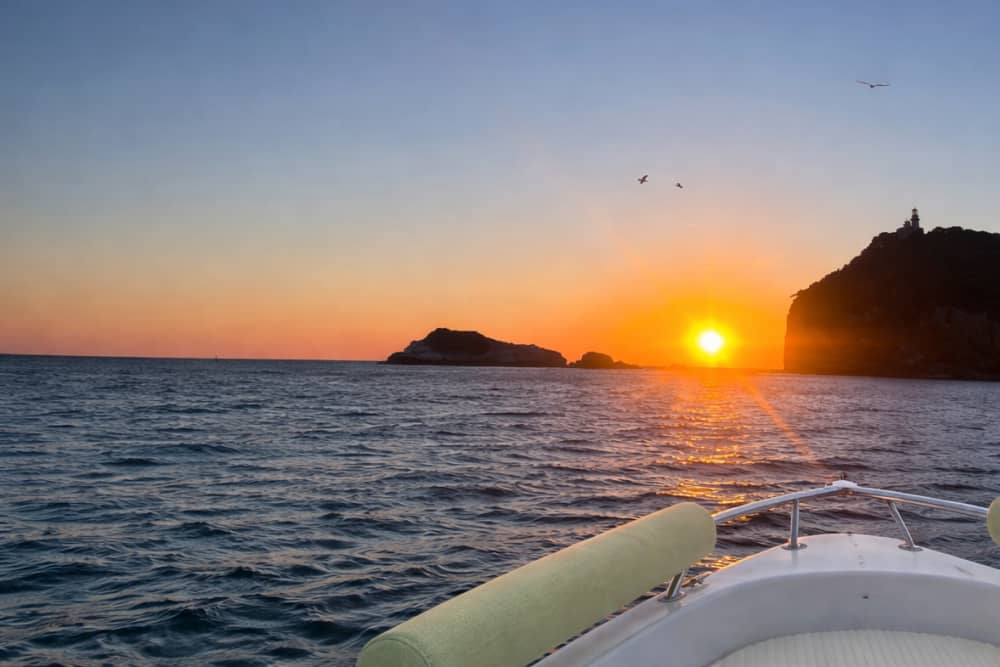 Der Kapitäns-Aperitif: Goldene Magie in Porto Venere (Treibstoff inklusive) / Skipper 230