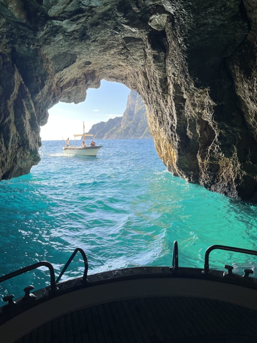 Traum-Capri: Weiße Grotte, Faraglioni und kristallklares Meer