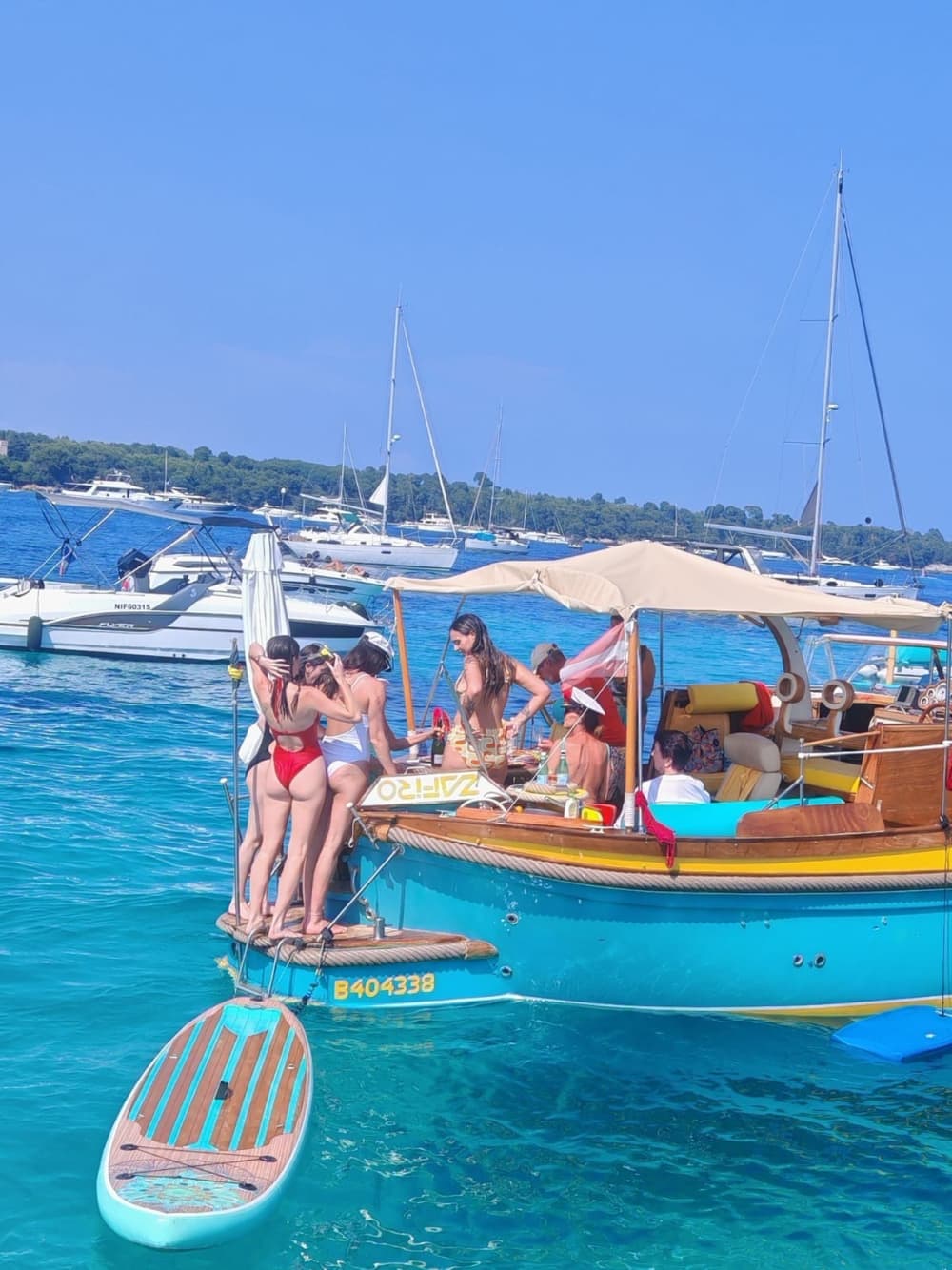 Din privata motorbåt för en dag runt Golfe Juan