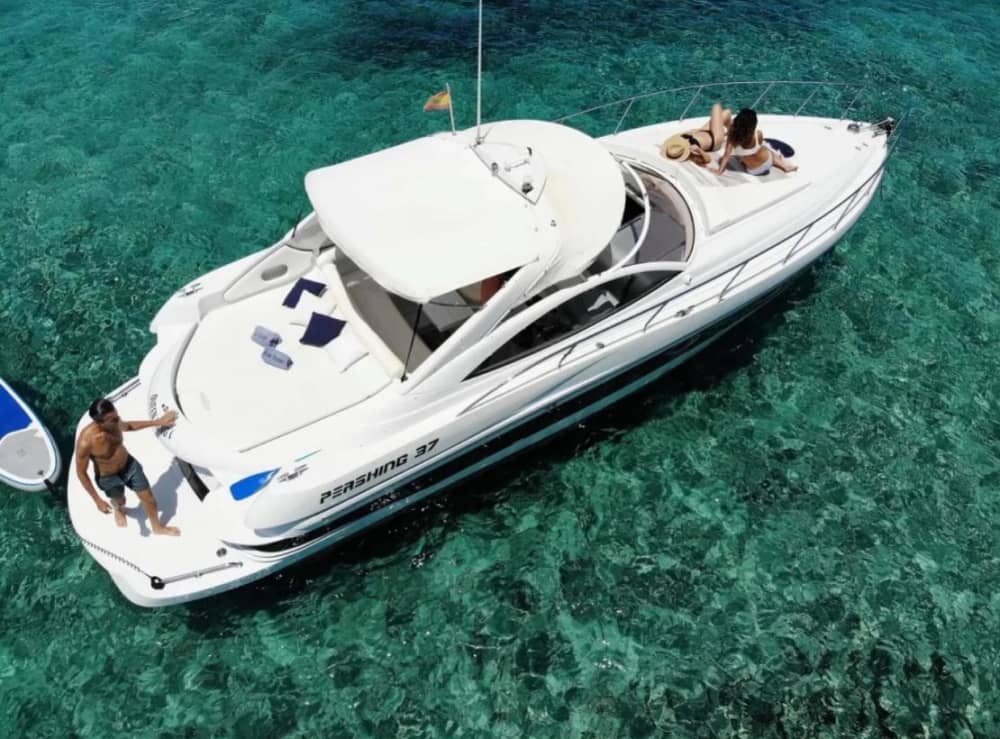 Une croisière sur mesure à Corfou : une journée magique à bord d'un yacht à moteur