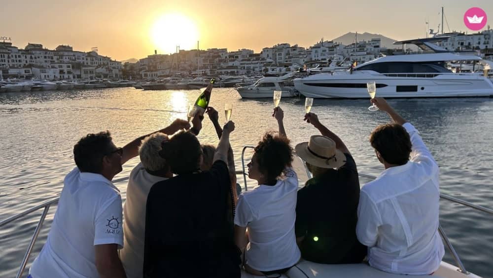 Barco privado 3 horas en Marbella, Puerto Banús: celebraciones, fiestas privadas, despedidas de soltera...