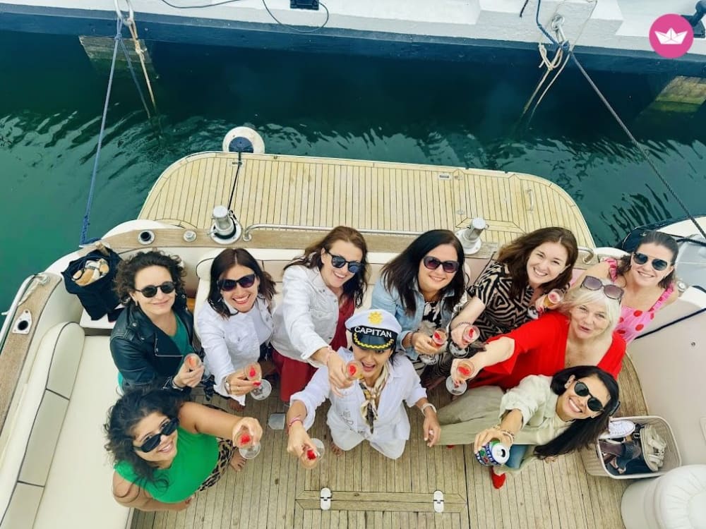 Barco privado 3 horas en Marbella, Puerto Banús: celebraciones, fiestas privadas, despedidas de soltera...