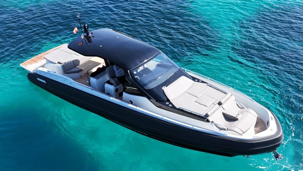 Beach Clubs, Hidden Coves & Crystal Waters