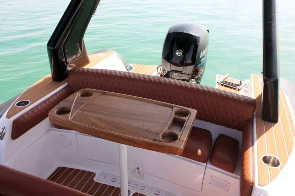 Votre journée à Vir : Louez un bateau à moteur pour une journée complète de découverte