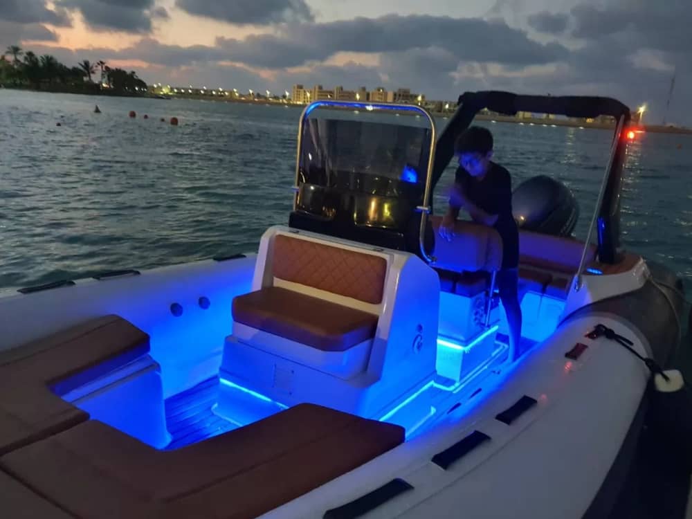 Votre journée à Vir : Louez un bateau à moteur pour une journée complète de découverte