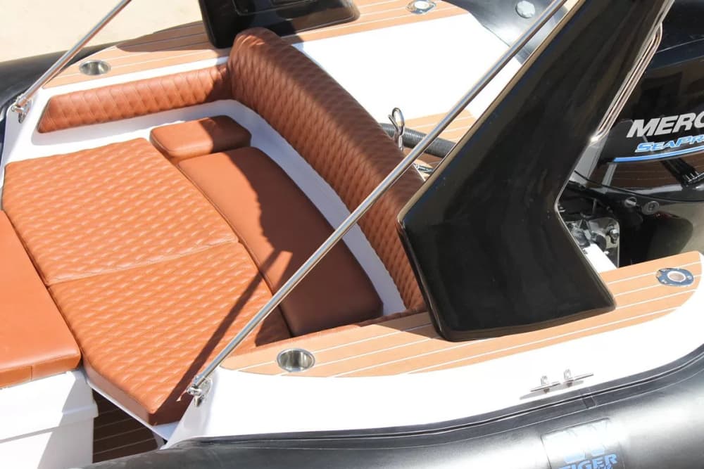 Votre journée à Vir : Louez un bateau à moteur pour une journée complète de découverte