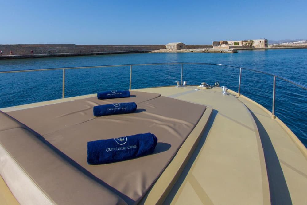 Île de Thodorou et plage de Macherida avec Lady Roula
| Croisière de 7 heures en yacht de luxe au départ de La Canée