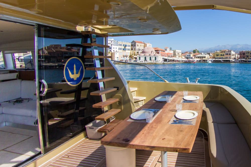 Île de Thodorou et plage de Macherida avec Lady Roula
| Croisière de 7 heures en yacht de luxe au départ de La Canée