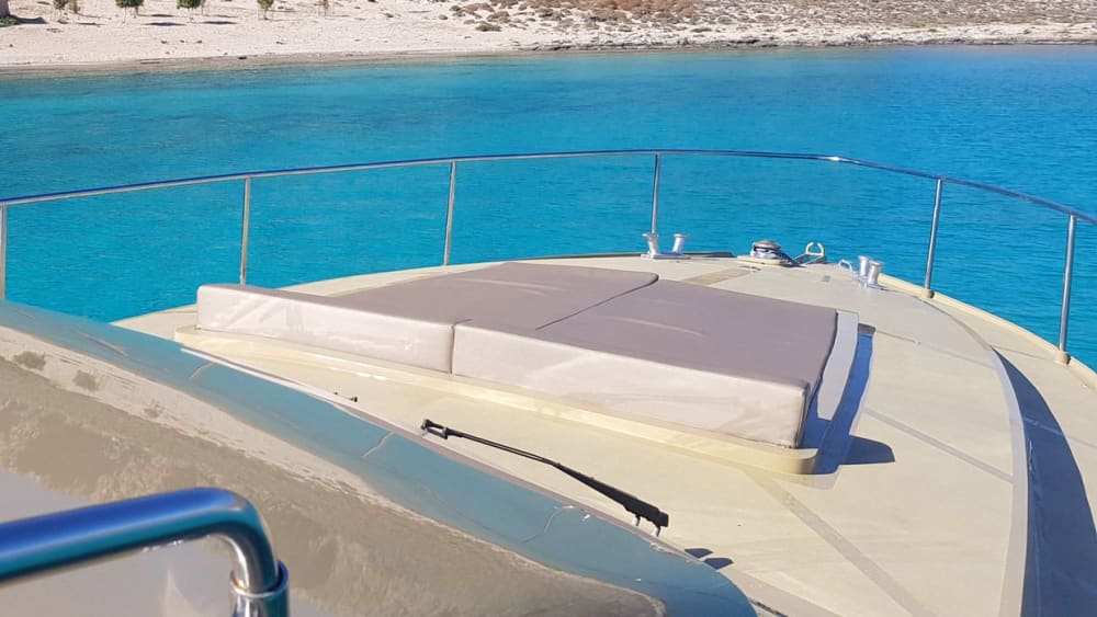 Île de Thodorou et plage de Macherida avec Lady Roula
| Croisière de 7 heures en yacht de luxe au départ de La Canée