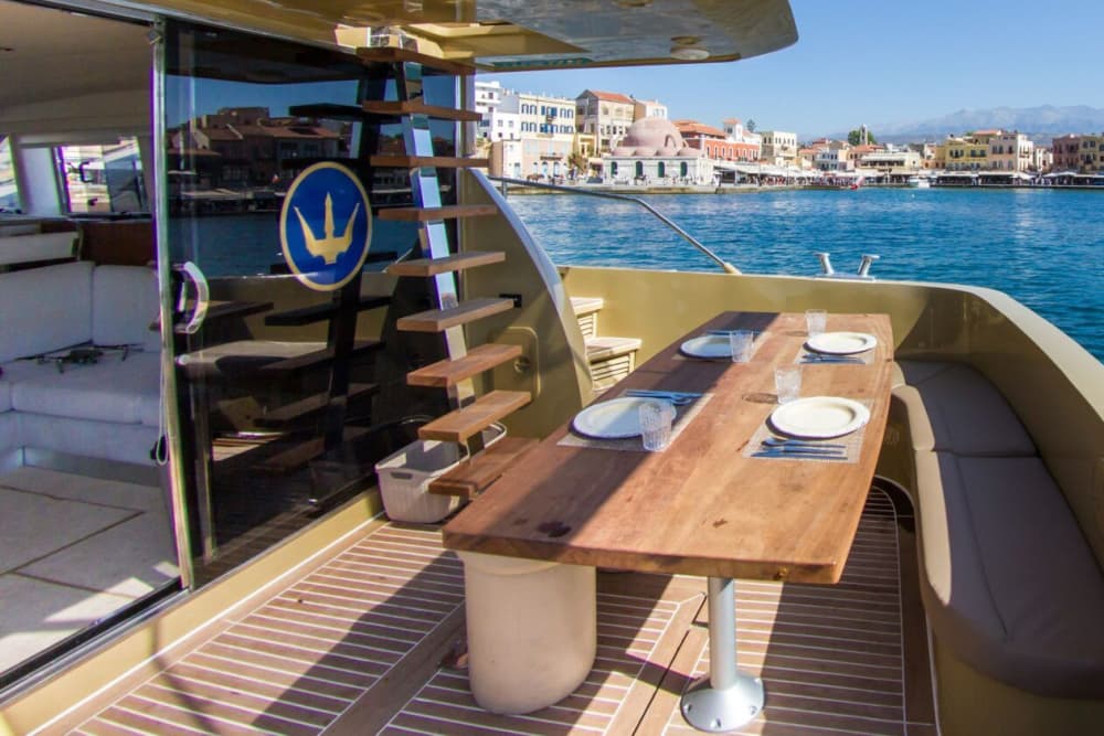 Île de Thodorou et plage de Macherida avec Lady Roula
| Croisière de 7 heures en yacht de luxe au départ de La Canée