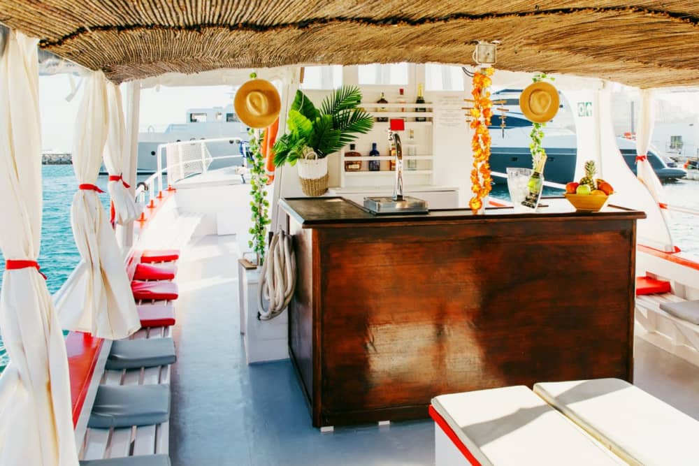 Feest en ontspanning: dagcharter Ibiza