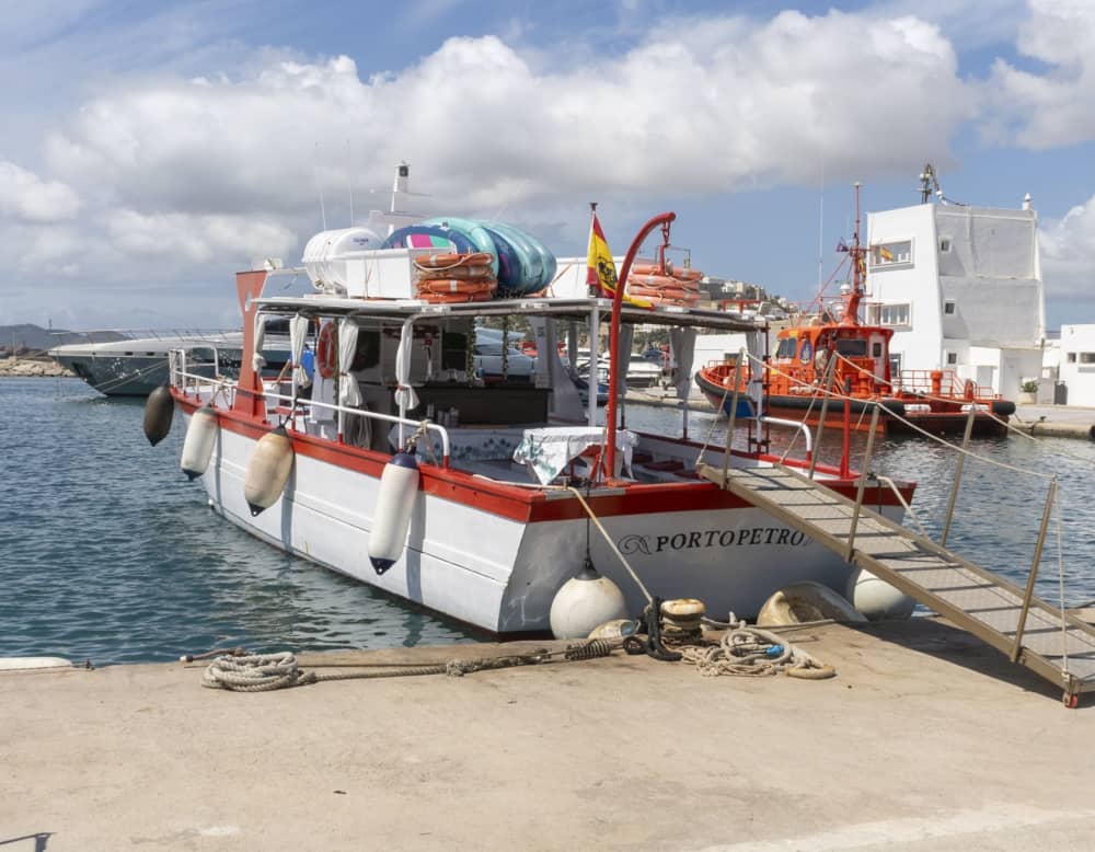 Feest en ontspanning: dagcharter Ibiza