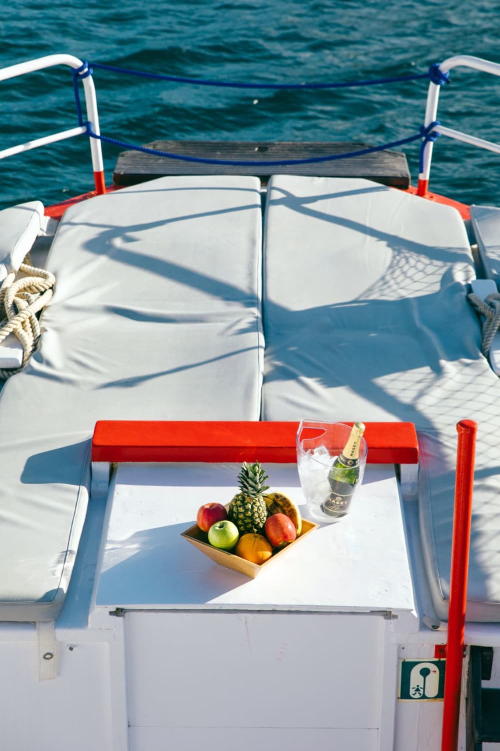 Feest en ontspanning: dagcharter Ibiza