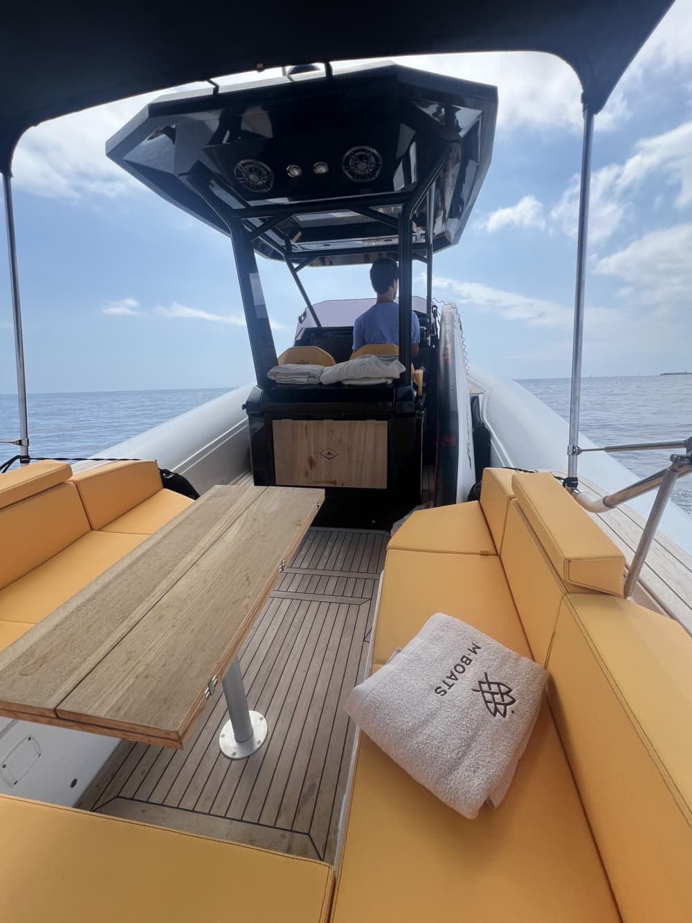 Tu día en Mahón: Alquila una lancha motora durante 9 horas de descubrimiento.