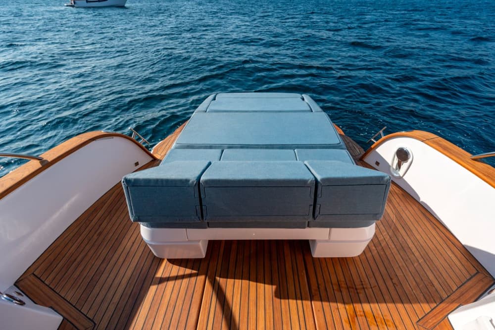 Capri Elegance: Heldags privat yachttur från Sorrento