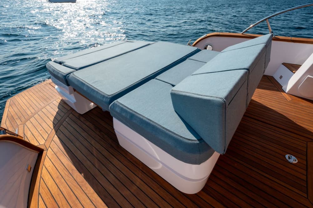 Capri Elegance: Heldags privat yachttur från Sorrento