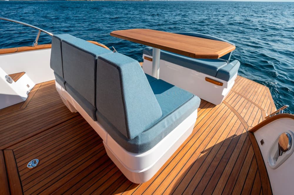 Capri Elegance: Heldags privat yachttur från Sorrento