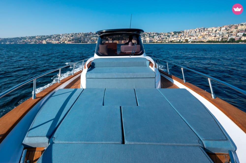 Capri Elegance: Heldags privat yachttur från Sorrento