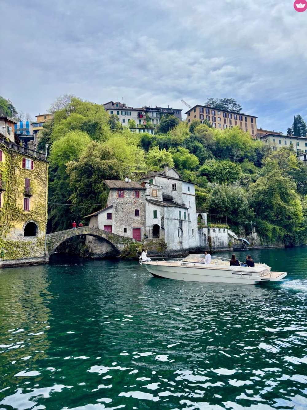 Lake Como Sunset & Aperitivo: Vintage Yacht Experience