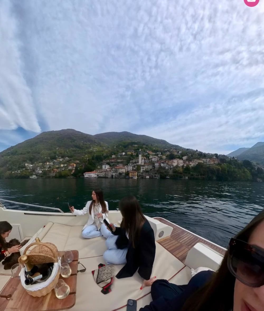 Lake Como Sunset & Aperitivo: Vintage Yacht Experience