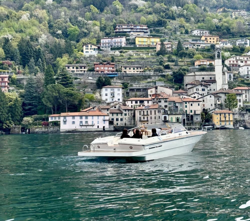 Lake Como Sunset & Aperitivo: Vintage Yacht Experience