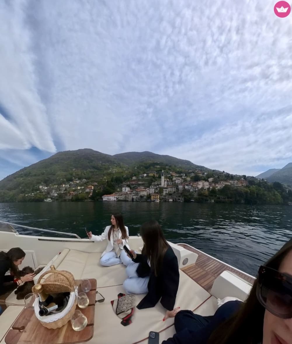 Lake Como Sunset & Aperitivo: Vintage Yacht Experience