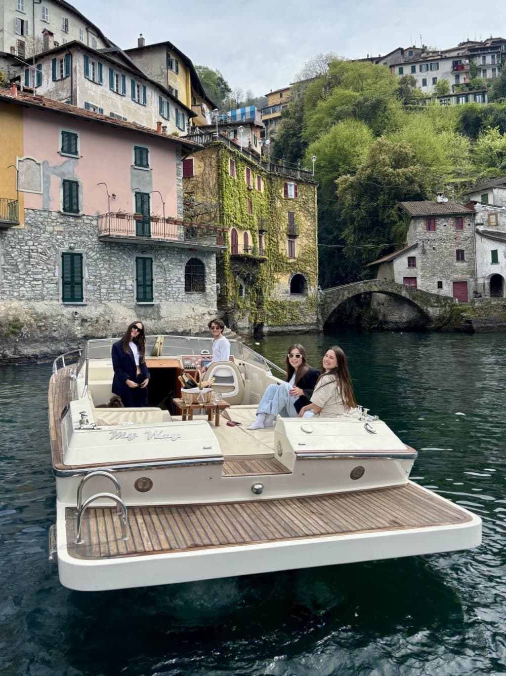 Lake Como Sunset & Aperitivo: Vintage Yacht Experience