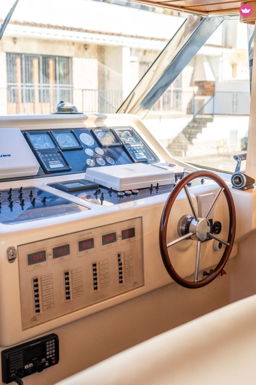 Afternoon, enjoy our wonderful yacht from 7 pm to 10 pm. A taste of the Costa Brava: swim, relax and escape the coast.