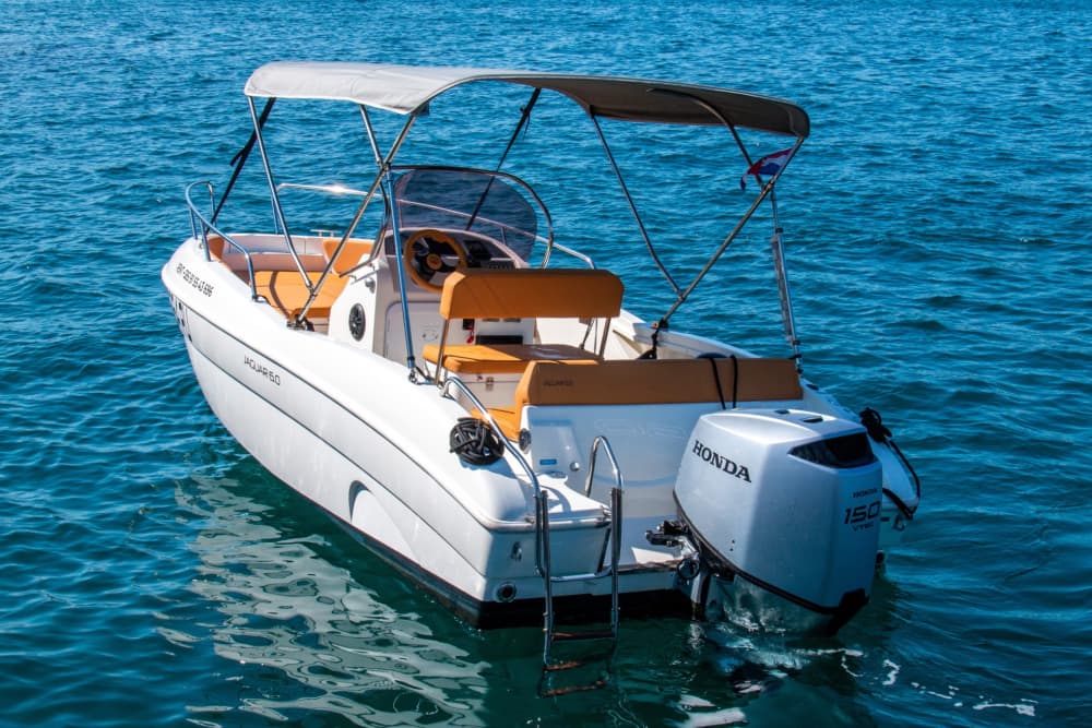 Erkunden Sie Pula mit dem Boot: Ein ganzer Tag auf dem Wasser an Bord eines Motorboots