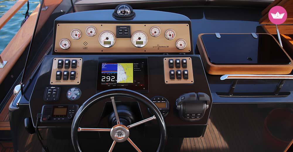 Naviga nella magia di Taormina: un'avventura di un giorno in yacht tra grotte nascoste, baie cristalline e isolotti iconici