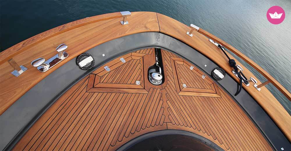 Naviga nella magia di Taormina: un'avventura di un giorno in yacht tra grotte nascoste, baie cristalline e isolotti iconici