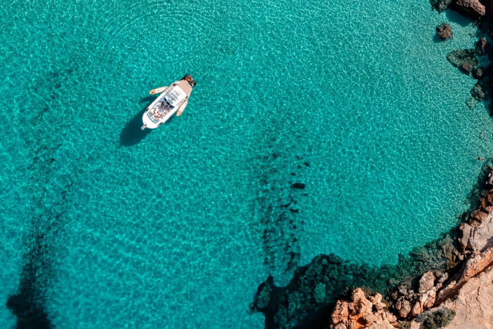 Autentiskt Ibiza till sjöss: Heldagskryssning från San Antonio (8 timmar)